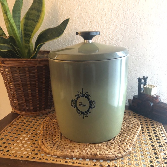 Avocado Green Aluminum Flour Canister by West Bend Circa 60s/70s - Picture 10 of 14